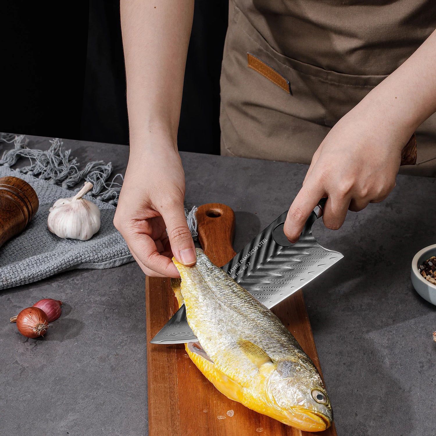 SHANGDAO Damascus Butcher Knife 7 inch, Viking Cleaver Kitchen Knives with Leather Sheath - Hand Forged Resin & Wood Handle