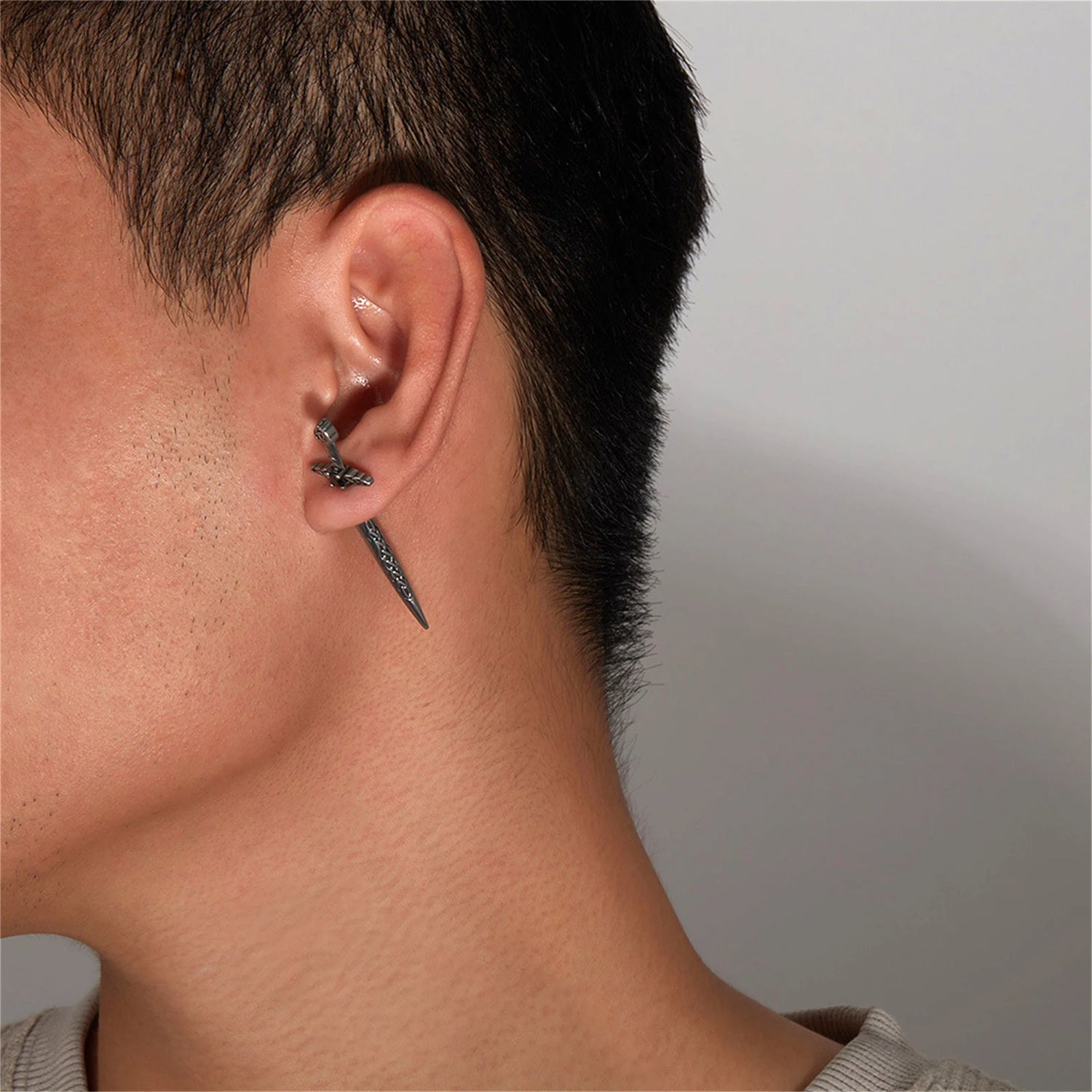 BONISKISS Men's and Women's Sword Earrings Gothic Dagger Earrings Stainless Steel Viking Zircon Tip Piercing Ring Jewelry Gift