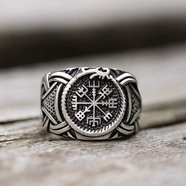 Vegvisir Celtic Knot Ring