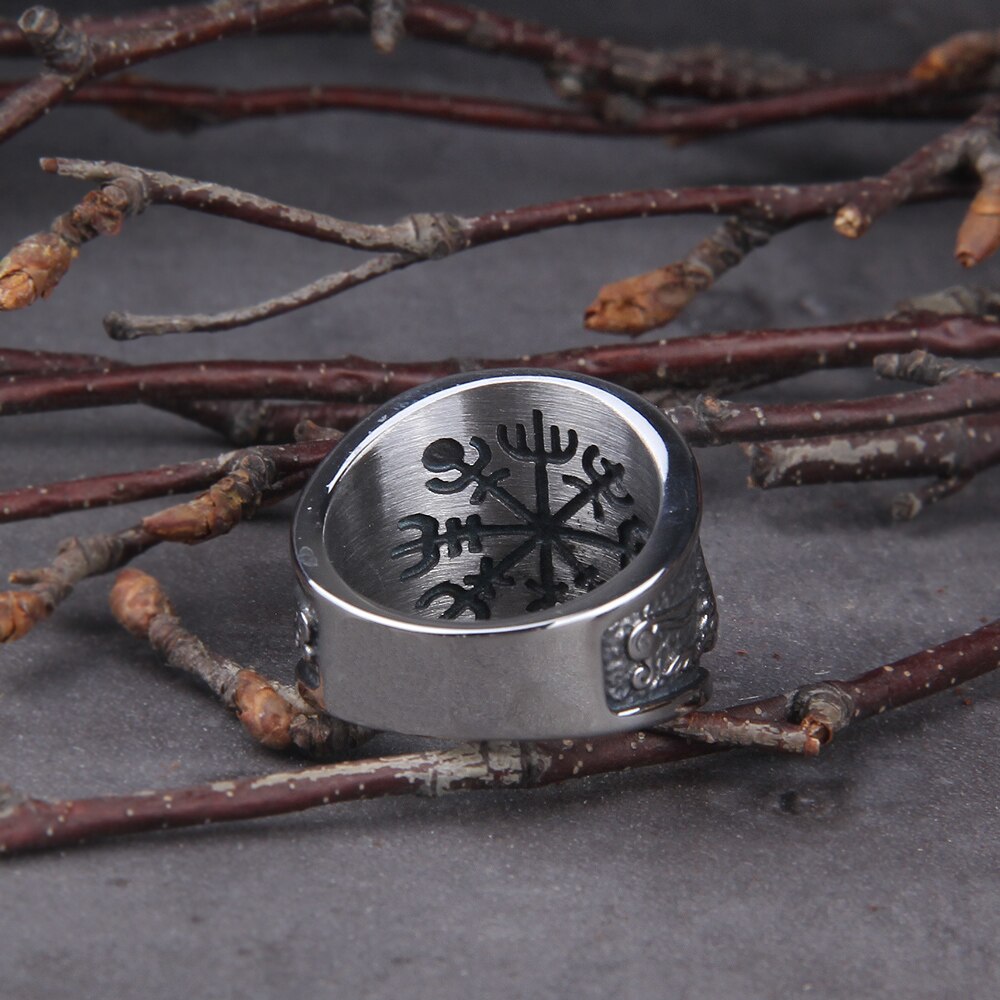 WOLF AND RAVEN VEGVISIR BLOOD RING