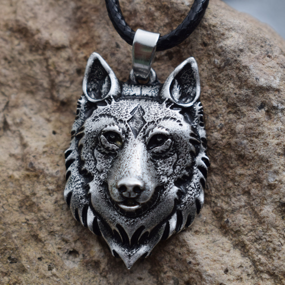 VIKING NECKLACE - WOLF