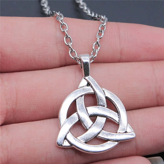 CELTIC NECKLACE - TRIQUETRA