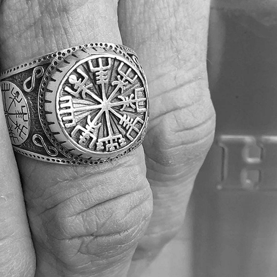 VEGVISIR VIKING RING - SCANDINAVIAN