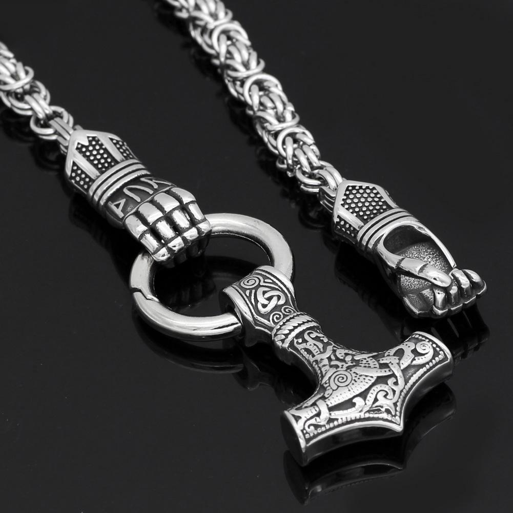 King Chain With Berserker Holding A Mjolnir Pendant