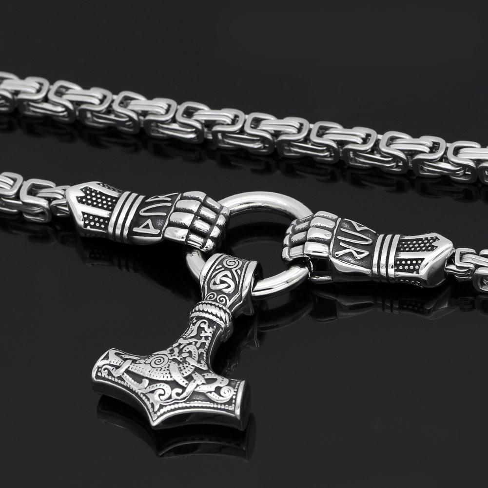 King Chain With Berserker Holding A Mjolnir Pendant